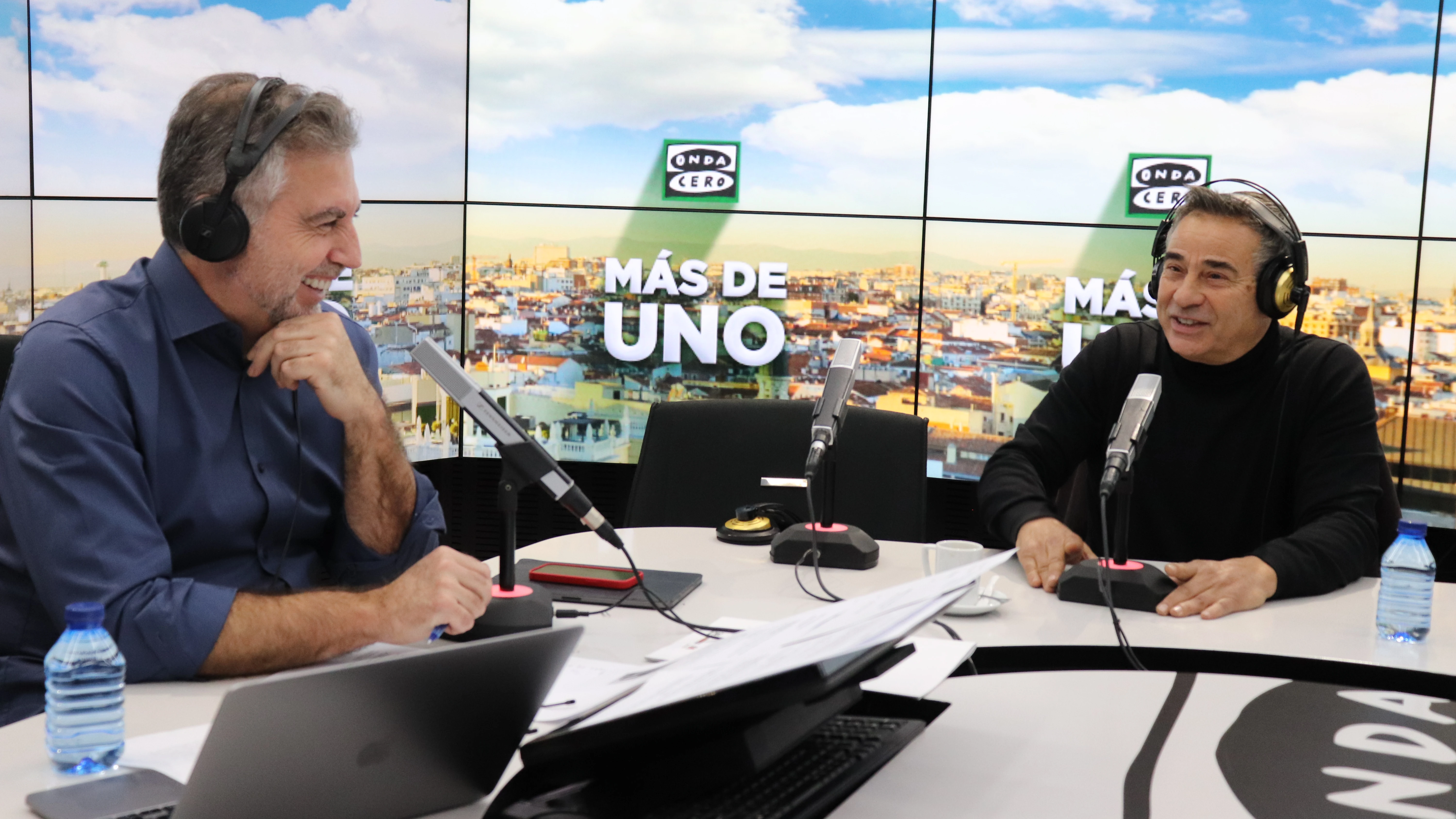 Eduard Fern&aacute;ndez con Carlos Alsina
