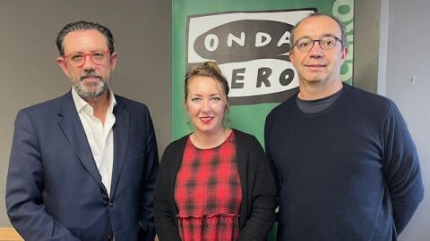 Acompañan a Elka Dimitrova el director de ASIMA, Alejandro Sáenz de San Pedro, y el arquitecto José Aguiló. Acompañan a Elka Dimitrova el director de ASIMA, Alejandro Sáenz de San Pedro, y el arquitecto José Aguiló.