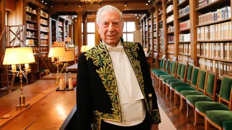 Vargas Llosa, en su discurso de ingreso en la Academia francesa: "En Francia comencé a sentirme un autor latinoamericano" Vargas Llosa, en su discurso de ingreso en la Academia francesa: "En Francia comencé a sentirme un autor latinoamericano"