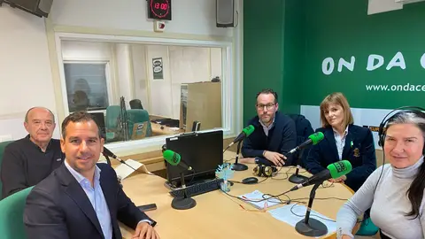 El profesor José Ruiz, José Navarro, Héctor Díez y Aurora Rodil con Mayte VIlaseca El profesor José Ruiz, José Navarro, Héctor Díez y Aurora Rodil con Mayte VIlaseca