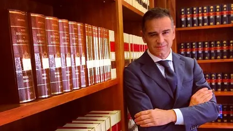 El ciclista Santos Gonzálezabogado de profesión, aspirante a la alcaldía de San Isidro El ciclista Santos Gonzálezabogado de profesión, aspirante a la alcaldía de San Isidro