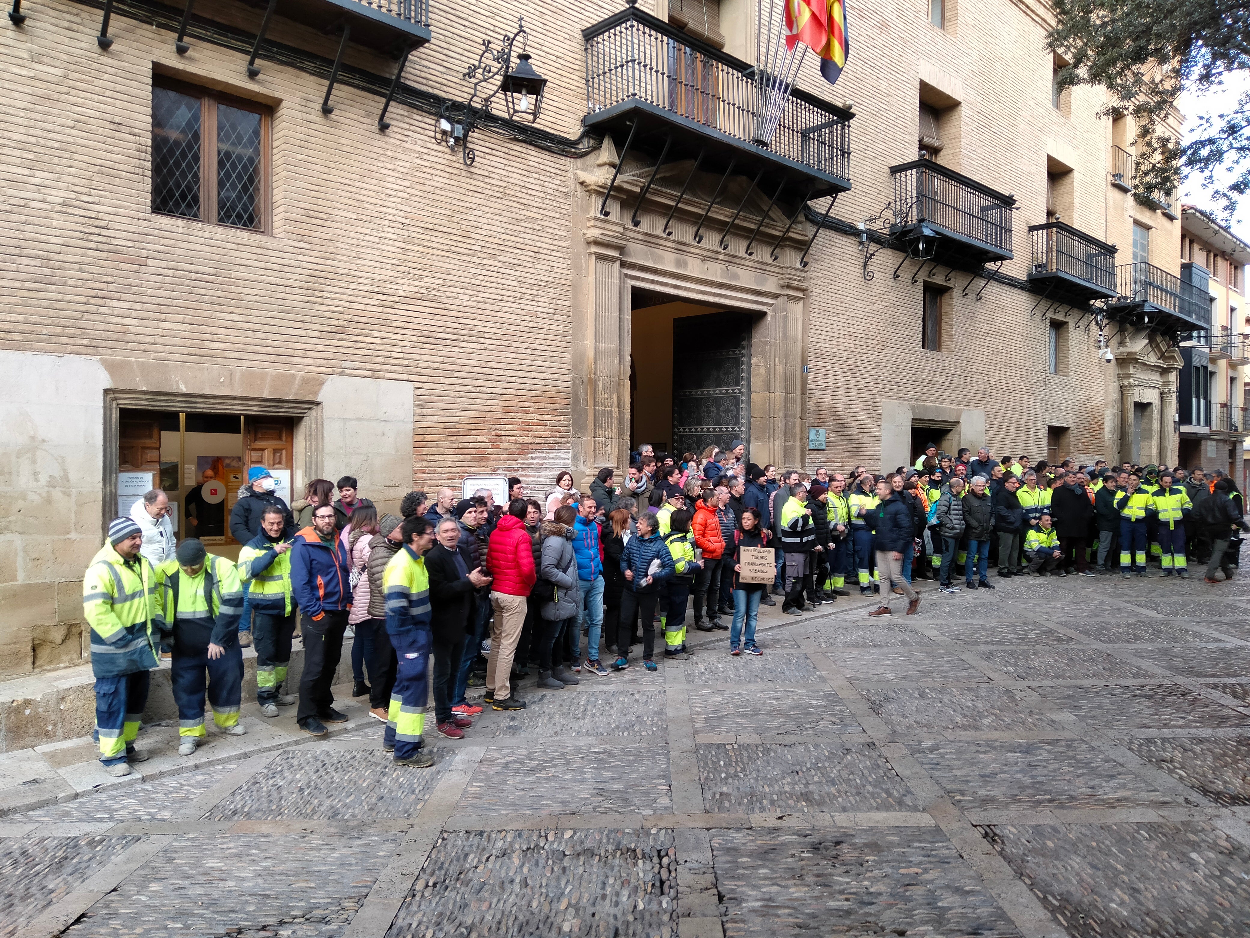 Los trabajadores municipales se concentran frente al Ayuntamiento Los trabajadores municipales se concentran frente al Ayuntamiento
