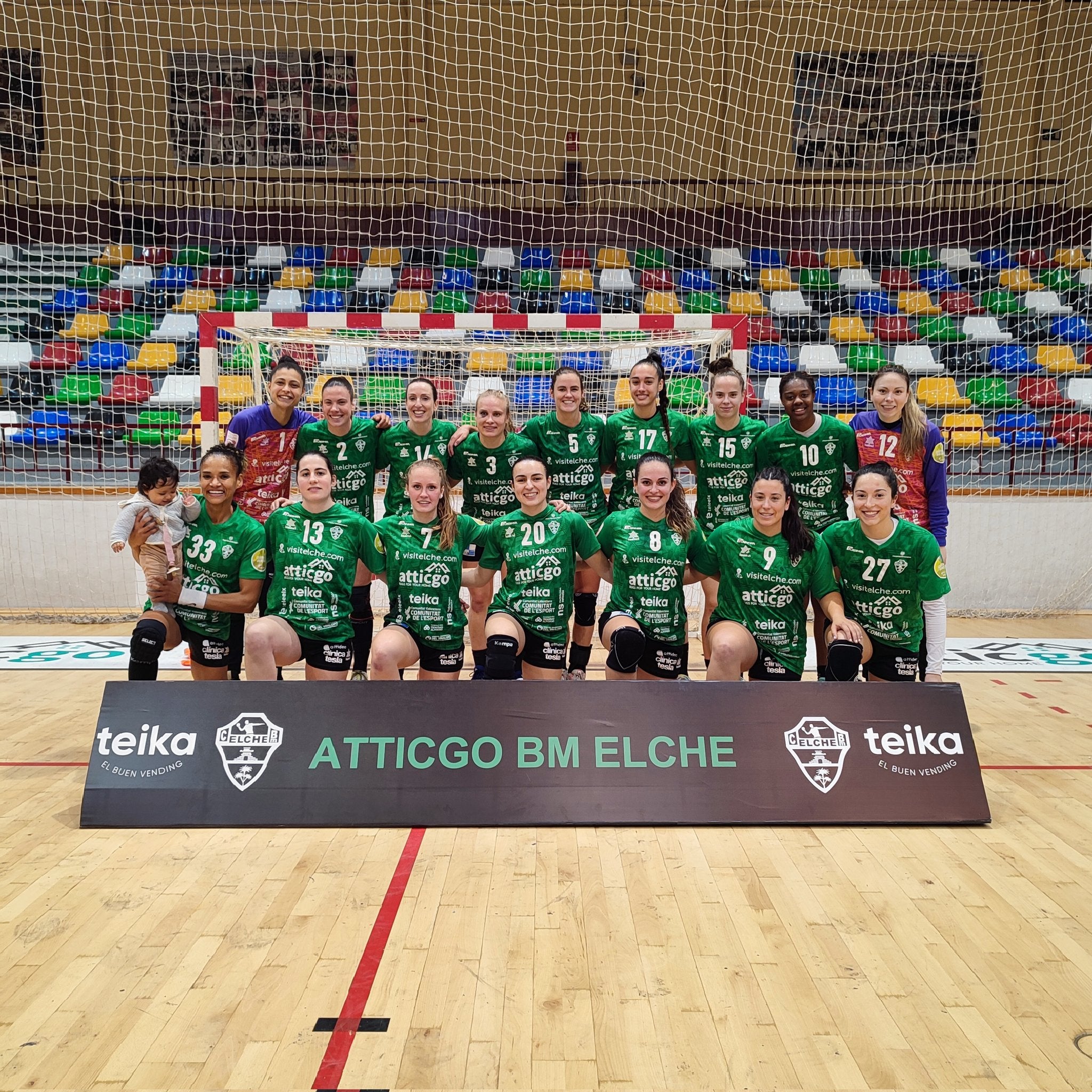 El Club Balonmano Elche afronta el playoff por el título con una plaza europea en juego El Club Balonmano Elche afronta el playoff por el título con una plaza europea en juego