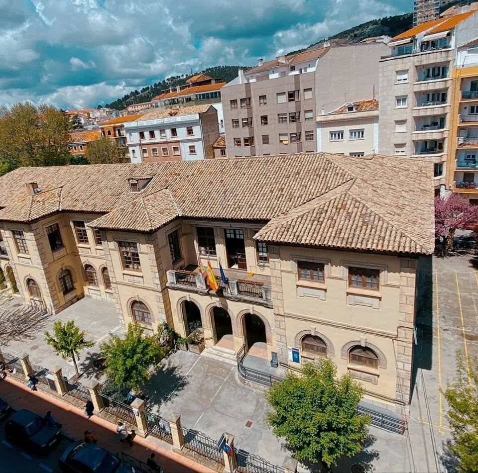 Deportan al hombre que entró con una navaja al patio de un colegio de Cuenca Deportan al hombre que entró con una navaja al patio de un colegio de Cuenca