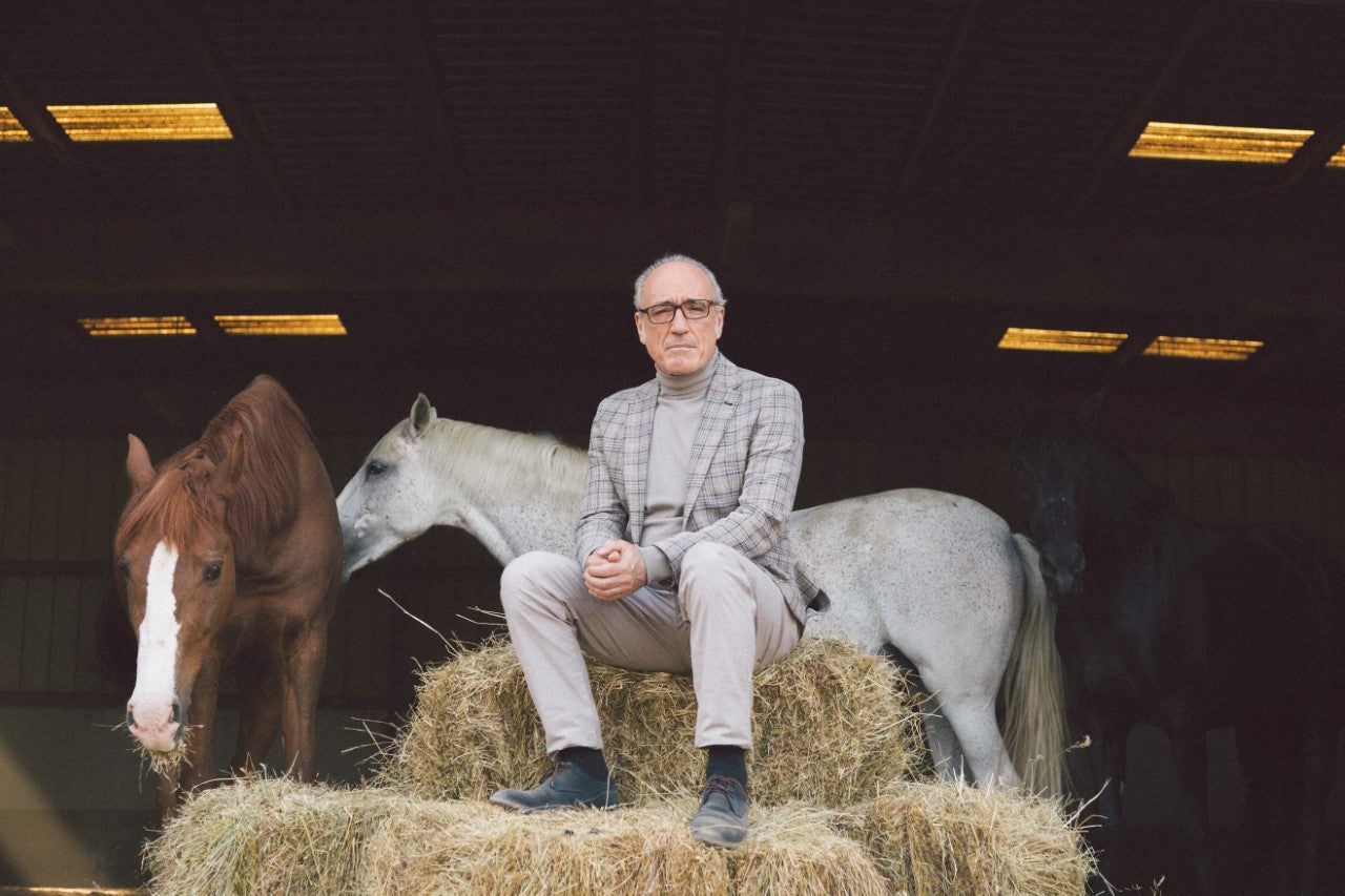 Roberto Álvarez nos habla de ‘Equus’, una de las grades obras maestras de la dramaturgia universal, escrita por Peter Shaffer Roberto Álvarez nos habla de ‘Equus’, una de las grades obras maestras de la dramaturgia universal, escrita por Peter Shaffer