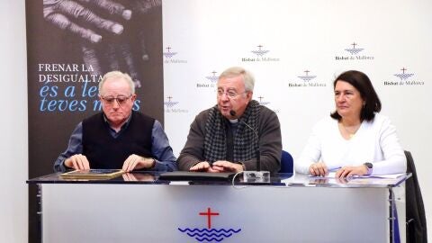 (De Izquierda A Derecha) El Consiliario Diocesano, Antoni Vera; El Obispo De Mallorca, Sebastià Taltavull; Y La Delegada Diocesana De Mans Unides Mallorca, Francisca Artigues (De Izquierda A Derecha) El Consiliario Diocesano, Antoni Vera; El Obispo De Mallorca, Sebastià Taltavull; Y La Delegada Diocesana De Mans Unides Mallorca, Francisca Artigues