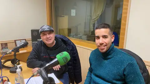 Manu León y Javi Salas de la chirigota 'Mecagoentó' en Onda Cero Ceuta Manu León y Javi Salas de la chirigota 'Mecagoentó' en Onda Cero Ceuta