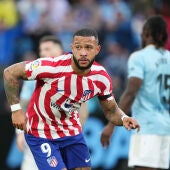 Memphis celebra su primer gol con el Atlético de Madrid