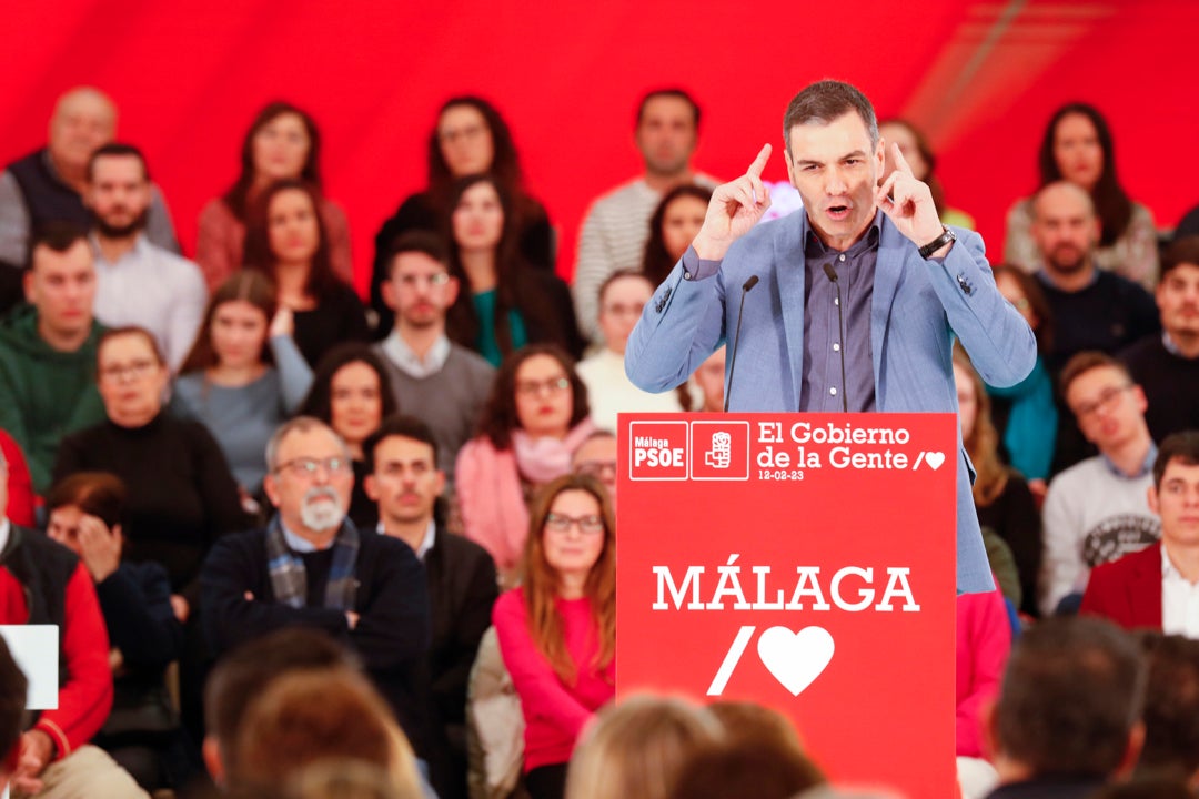 Pedro Sánchez defiende la sanidad pública frente al "que se cure quien pueda" del PP Pedro Sánchez defiende la sanidad pública frente al "que se cure quien pueda" del PP
