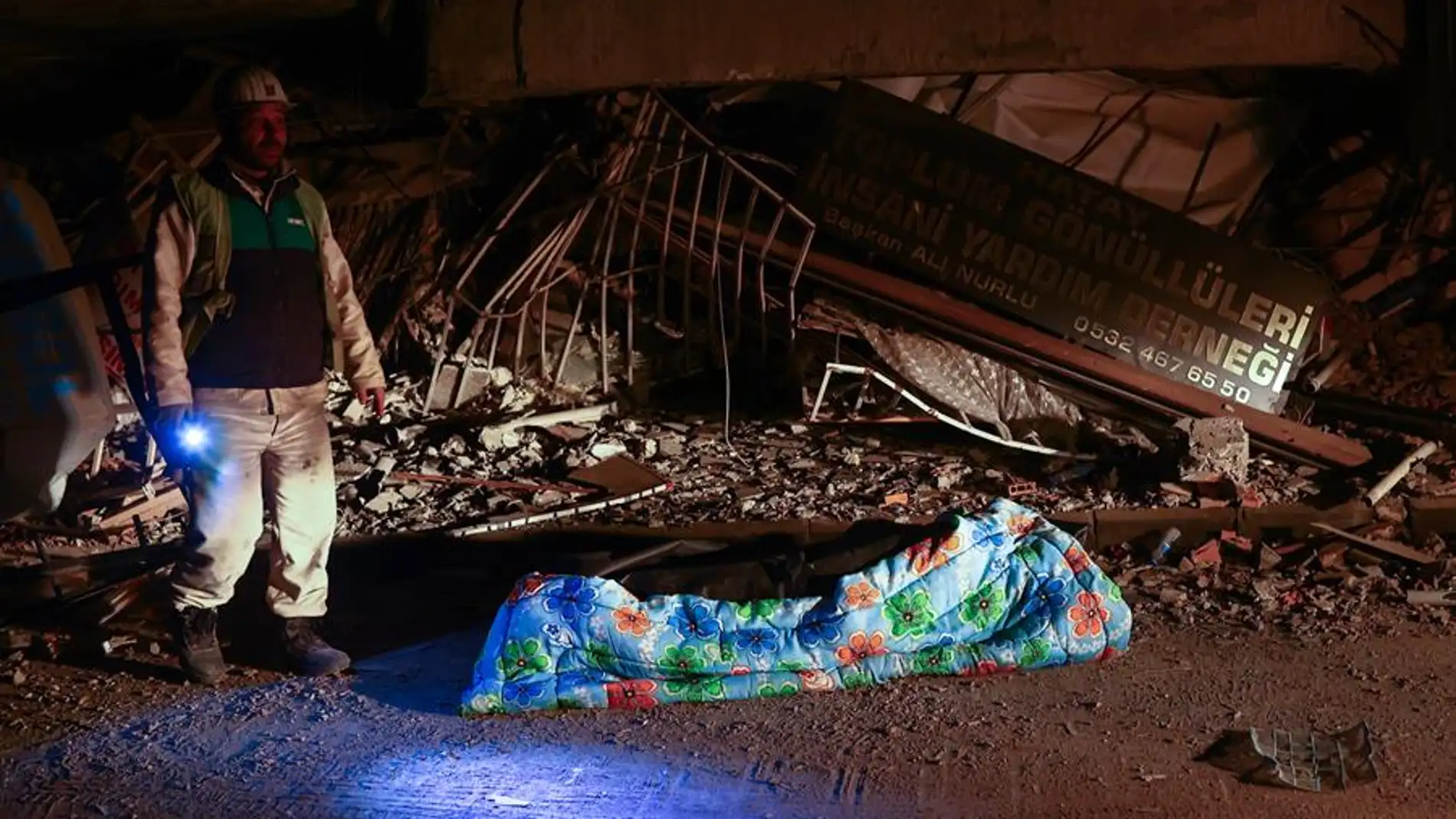 Turquía eleva a 35.500 los fallecidos en el terremoto