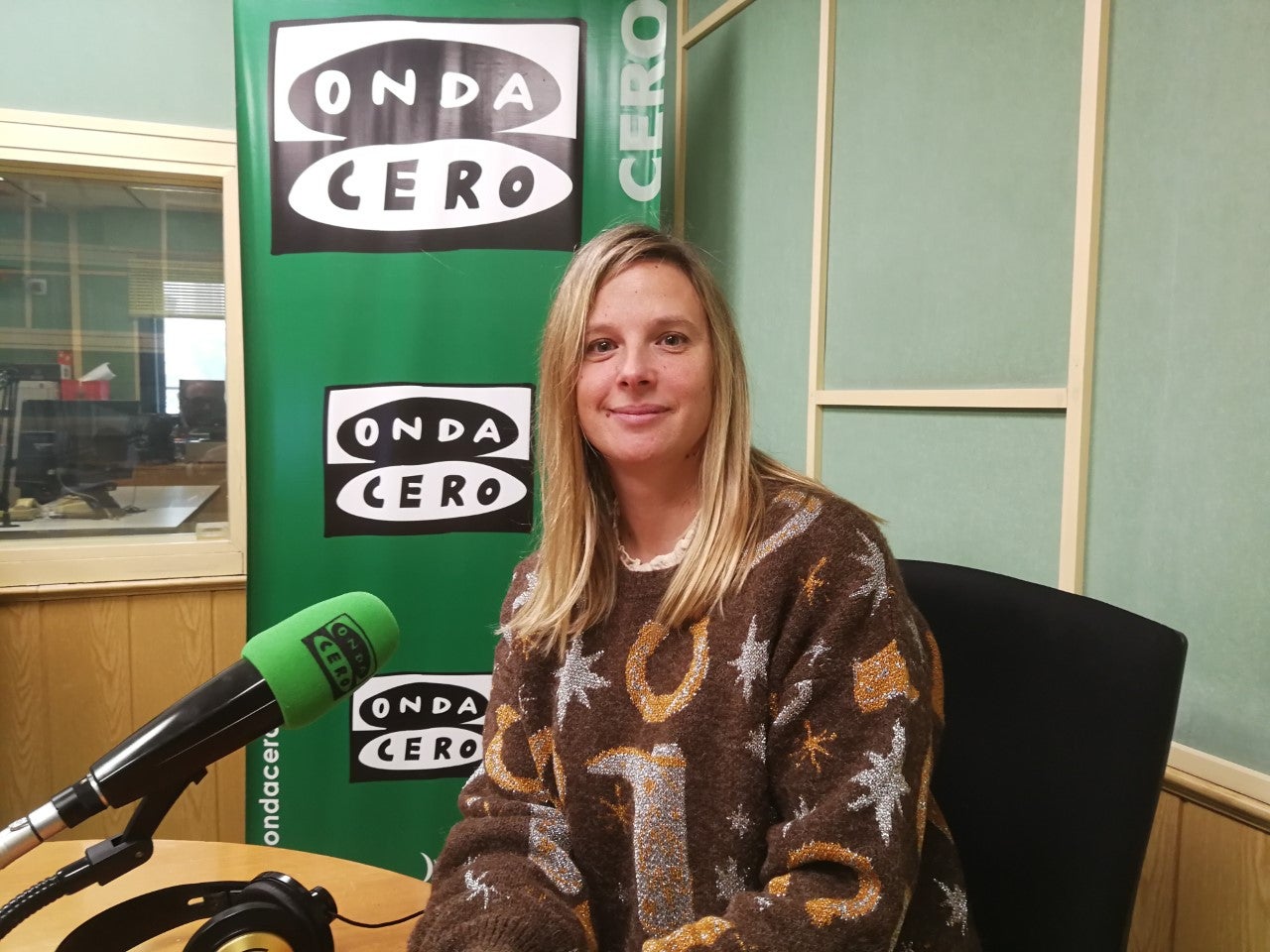 Andrea Ambel Villena, nos presenta en Onda Cero Granada "Punto Muerto" Andrea Ambel Villena, nos presenta en Onda Cero Granada "Punto Muerto"