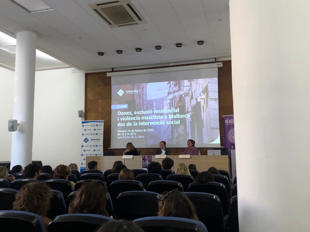 Las mujeres que viven en la calle crece un 120% en siete años en España, una cifra "similar" en Baleares Las mujeres que viven en la calle crece un 120% en siete años en España, una cifra "similar" en Baleares