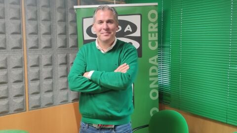 Rafa Dom&iacute;nguez en el estudio de Onda Cero Pontevedra