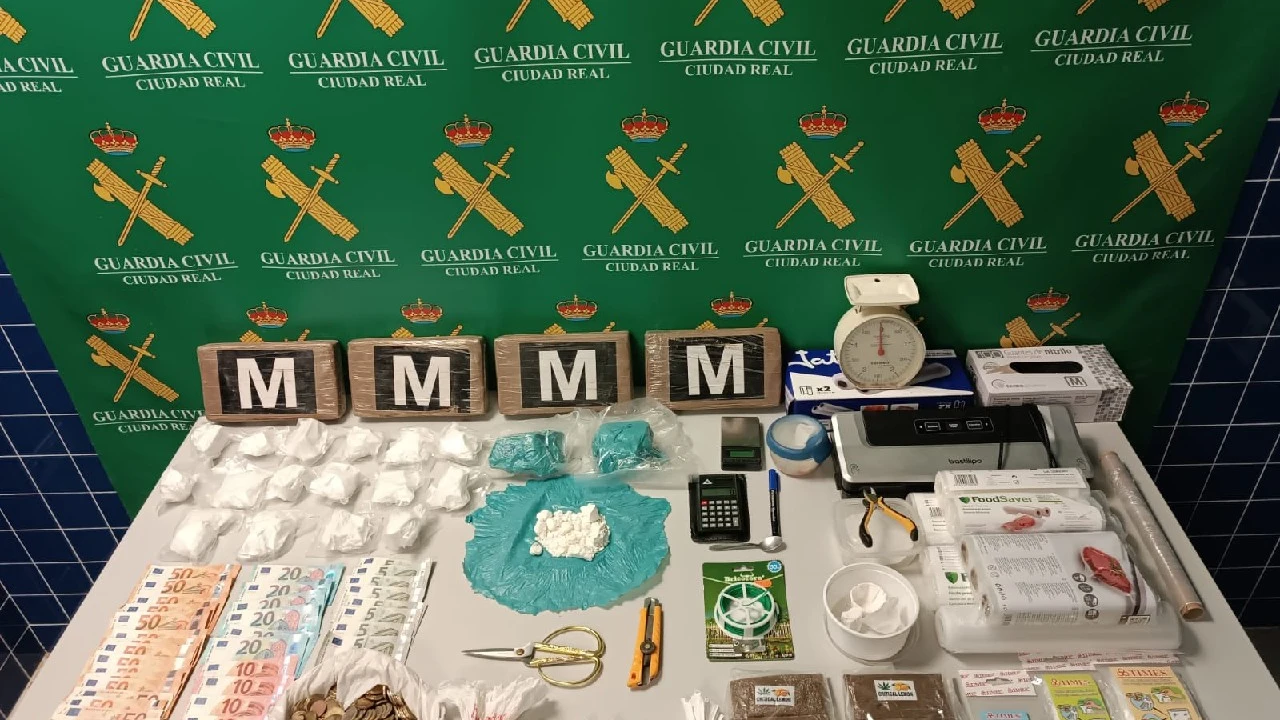 Material incautado por la Guardia Civil Material incautado por la Guardia Civil