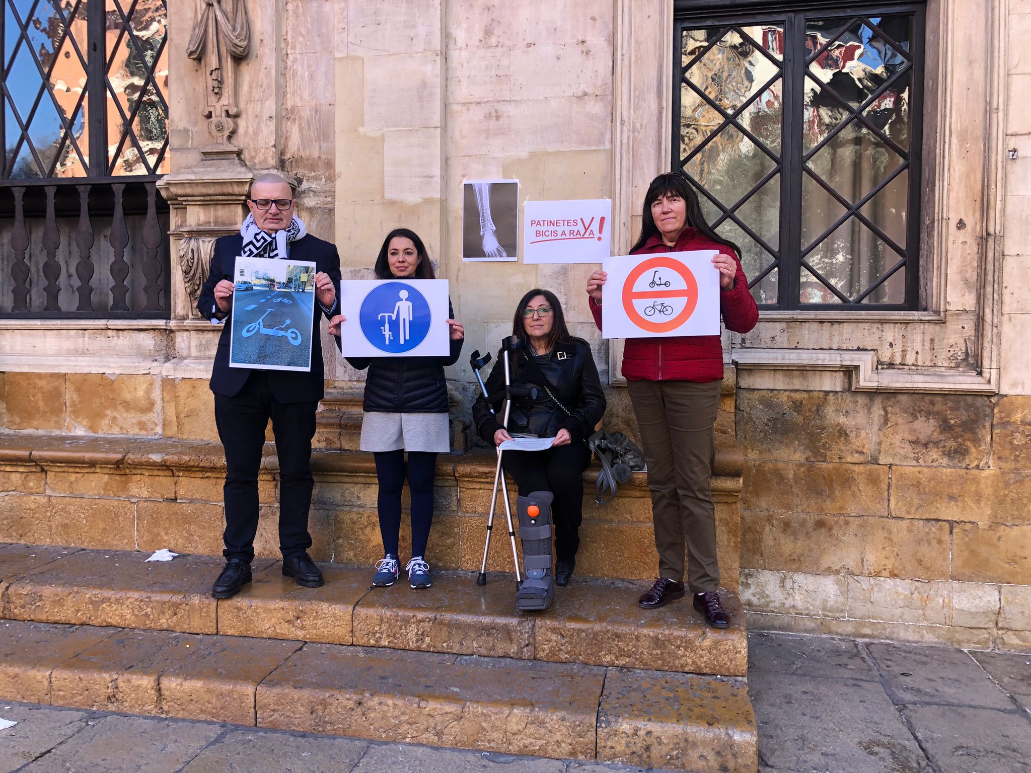 La asociación 'Patinetes y Bicis a Raya' reclama un carril de velocidad 30 en vías con dos o más carriles de un mismo sentido La asociación 'Patinetes y Bicis a Raya' reclama un carril de velocidad 30 en vías con dos o más carriles de un mismo sentido