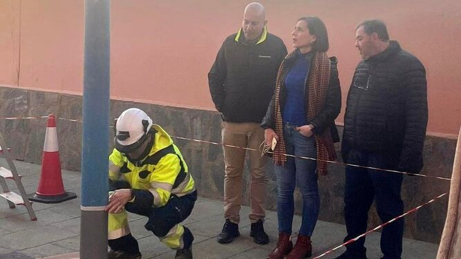 Almería cuenta con las primeras farolas con repelente al orín de los canes Almería cuenta con las primeras farolas con repelente al orín de los canes