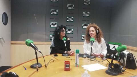 Paloma Albarr&aacute;n y Anabel Rodr&iacute;guez durante la tertulia