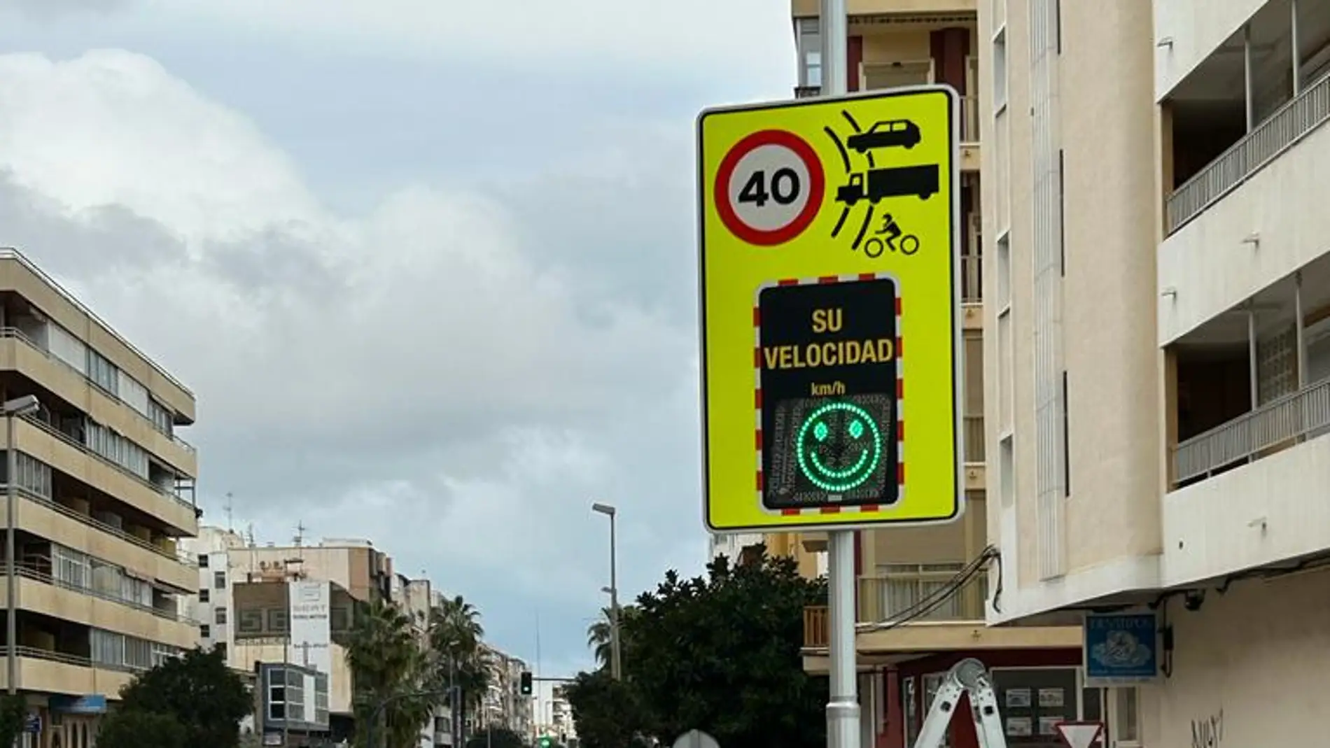 Torrevieja instala señales de tráfico inteligentes en varios puntos de la ciudad 