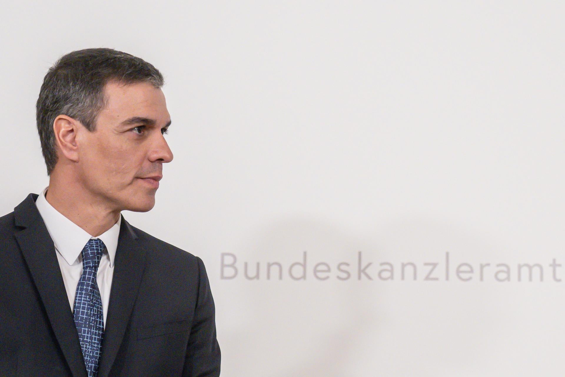 Pedro Sánchez desecha las presiones de Podemos y le pide que haga pública su propuesta de la ley del 'solo sí es sí' Pedro Sánchez desecha las presiones de Podemos y le pide que haga pública su propuesta de la ley del 'solo sí es sí'