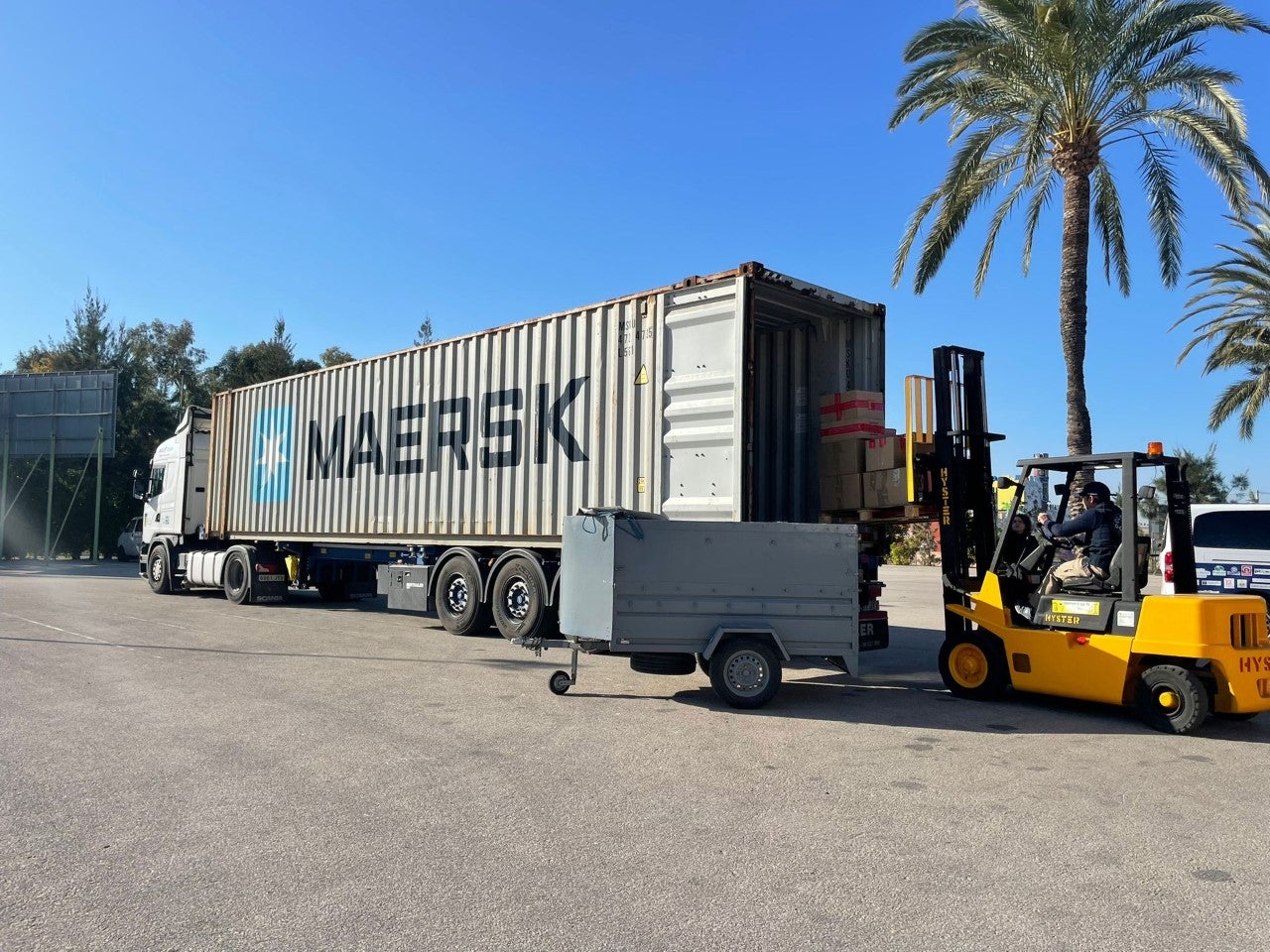 Elche envía más de 40 toneladas de ayuda humanitaria a Siria y repetirá la recogida de material Elche envía más de 40 toneladas de ayuda humanitaria a Siria y repetirá la recogida de material