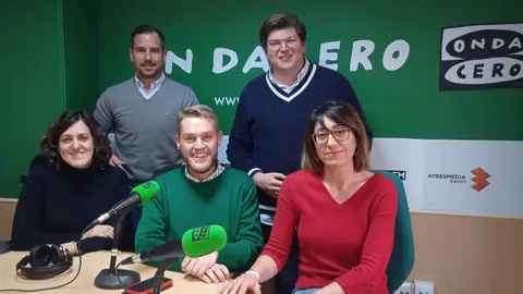 Sentados: Eva Crisol, Mariano Valera y Patricia Maciá. De pie: Jose Navarro y Gorka Chazarra Sentados: Eva Crisol, Mariano Valera y Patricia Maciá. De pie: Jose Navarro y Gorka Chazarra