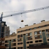Vista de un bloque de viviendas nuevas en fase de construcción