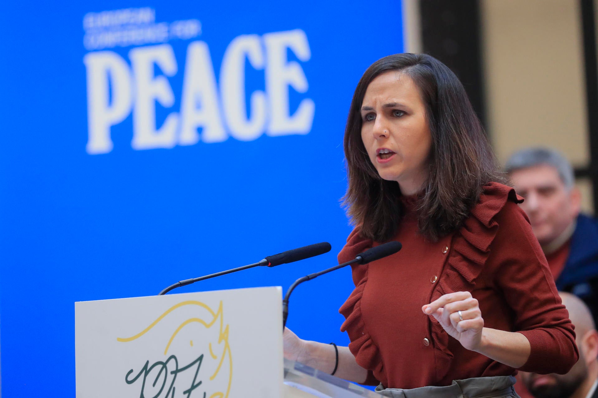 PSOE y Podemos esgrimen por separado la bandera feminista en vísperas del 8M PSOE y Podemos esgrimen por separado la bandera feminista en vísperas del 8M