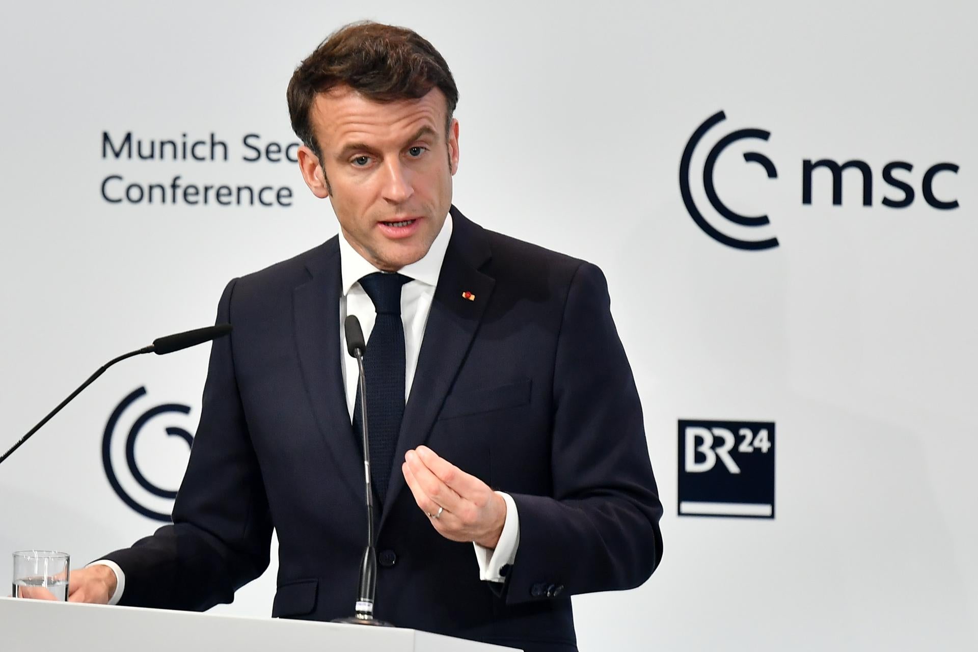 Macron aboga por lanzar una "contraofensiva" en Ucrania para forzar a Rusia a dialogar Macron aboga por lanzar una "contraofensiva" en Ucrania para forzar a Rusia a dialogar