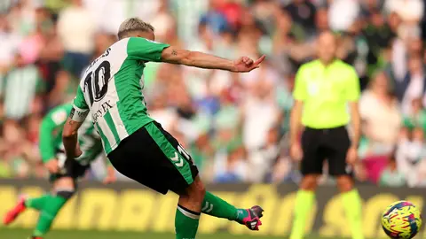 Canales marca de penalti ante el Valladolid Canales marca de penalti ante el Valladolid