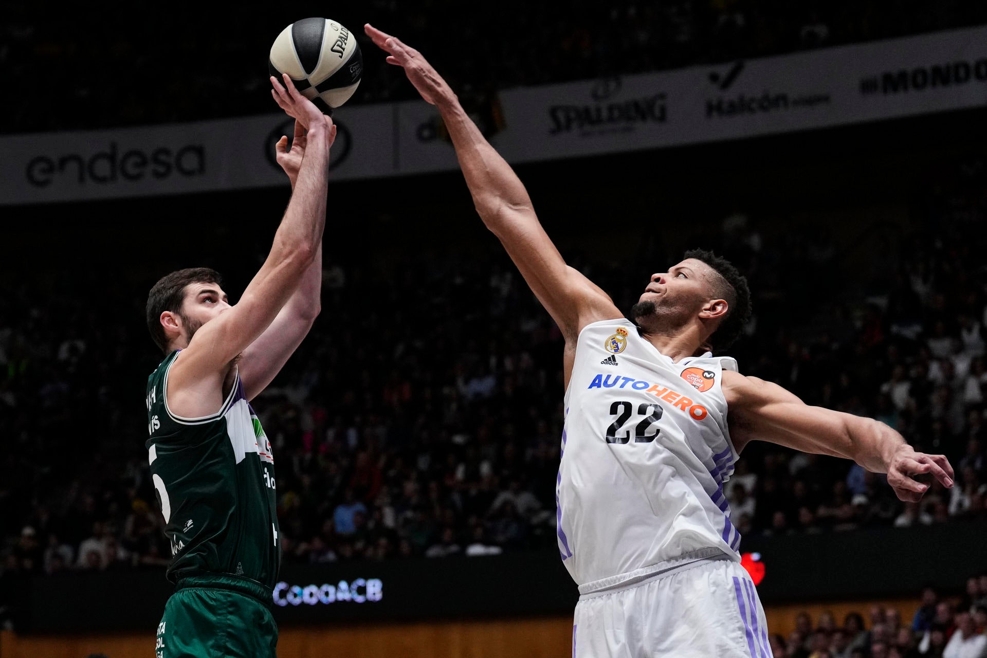 Unicaja vuelve a dar la sorpresa y elimina al Real Madrid en semifinales de la Copa del Rey Unicaja vuelve a dar la sorpresa y elimina al Real Madrid en semifinales de la Copa del Rey