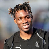 Imagen de archivo del futbolista ghanés Christian Atsu en su época en el Newcastle
