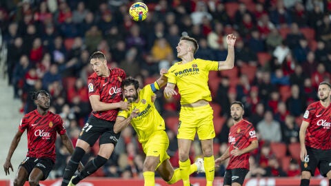 Foyth despeja un bal&oacute;n