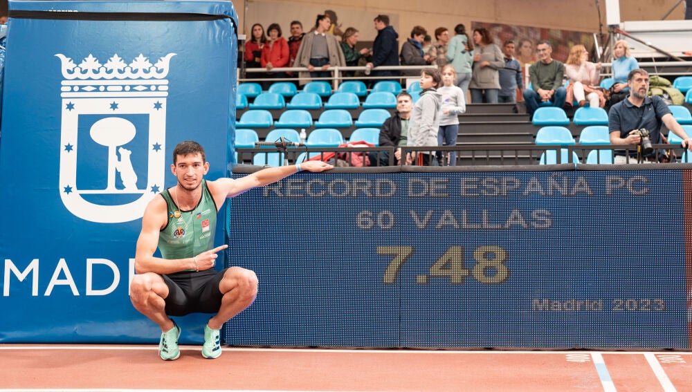 Llopis celebra su marca