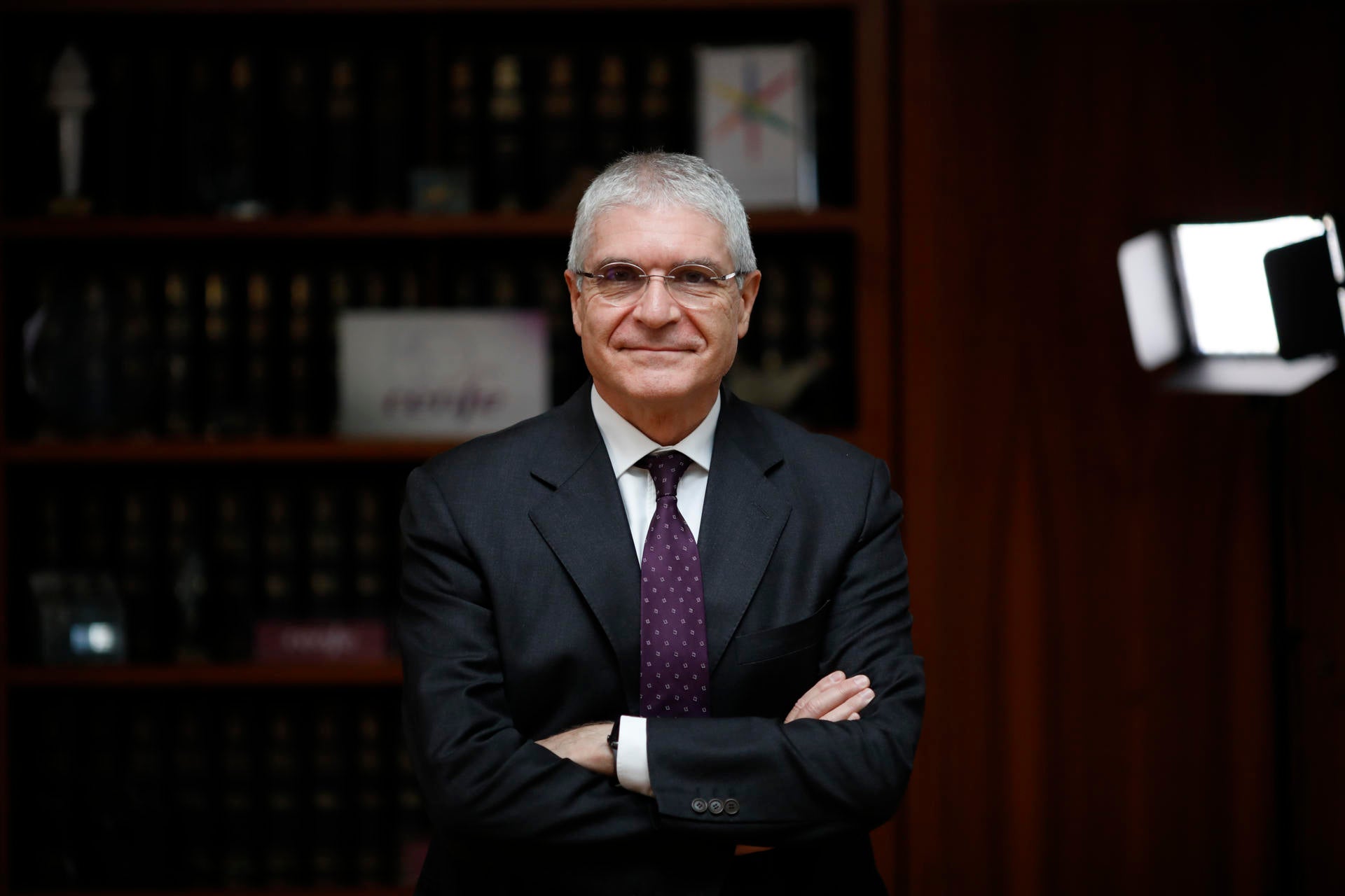 Dimiten el presidente de Renfe y la secretaria de Estado de Transportes tras la polémica por los trenes que no entraban en los túneles Dimiten el presidente de Renfe y la secretaria de Estado de Transportes tras la polémica por los trenes que no entraban en los túneles