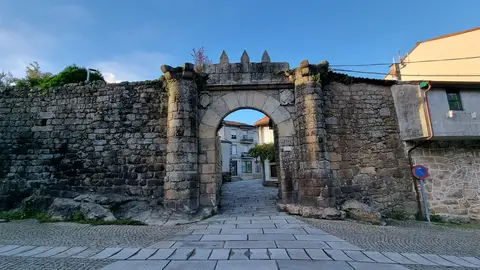 Ribadavia quere mellora a praza exterior da Portanova Ribadavia quere mellora a praza exterior da Portanova