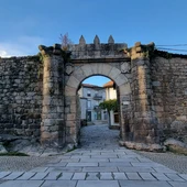 Ribadavia quere mellora a praza exterior da Portanova Ribadavia quere mellora a praza exterior da Portanova
