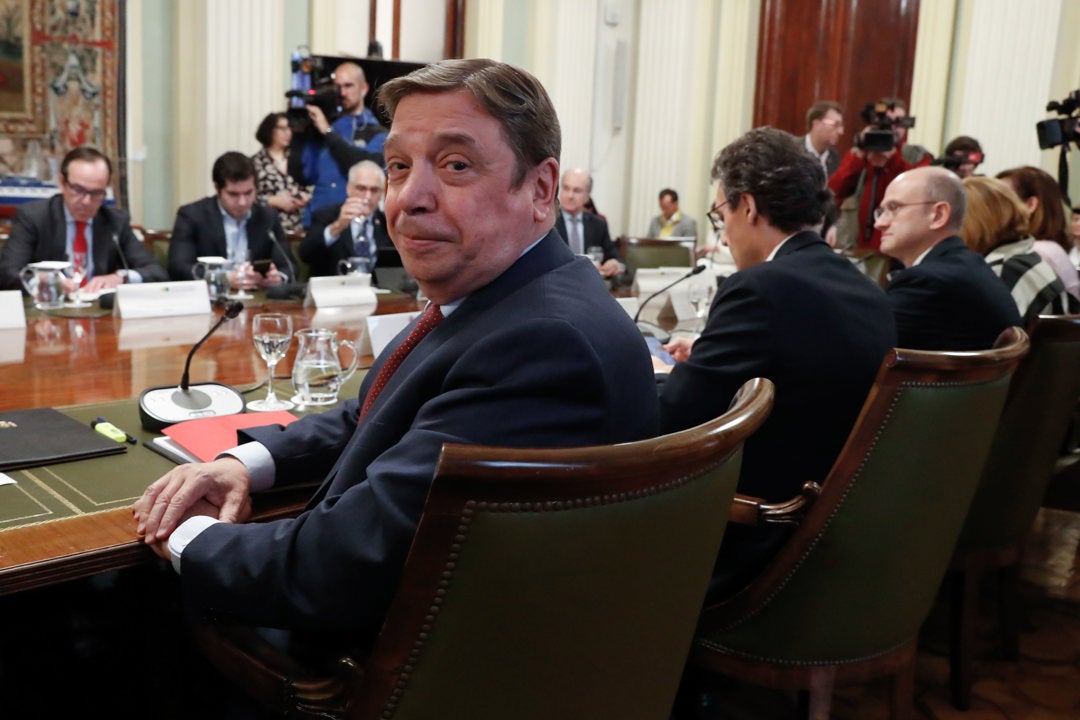 Luis Planas atribuye a la moda la caída del consumo de carne y pescado: "Son tendencias" Luis Planas atribuye a la moda la caída del consumo de carne y pescado: "Son tendencias"