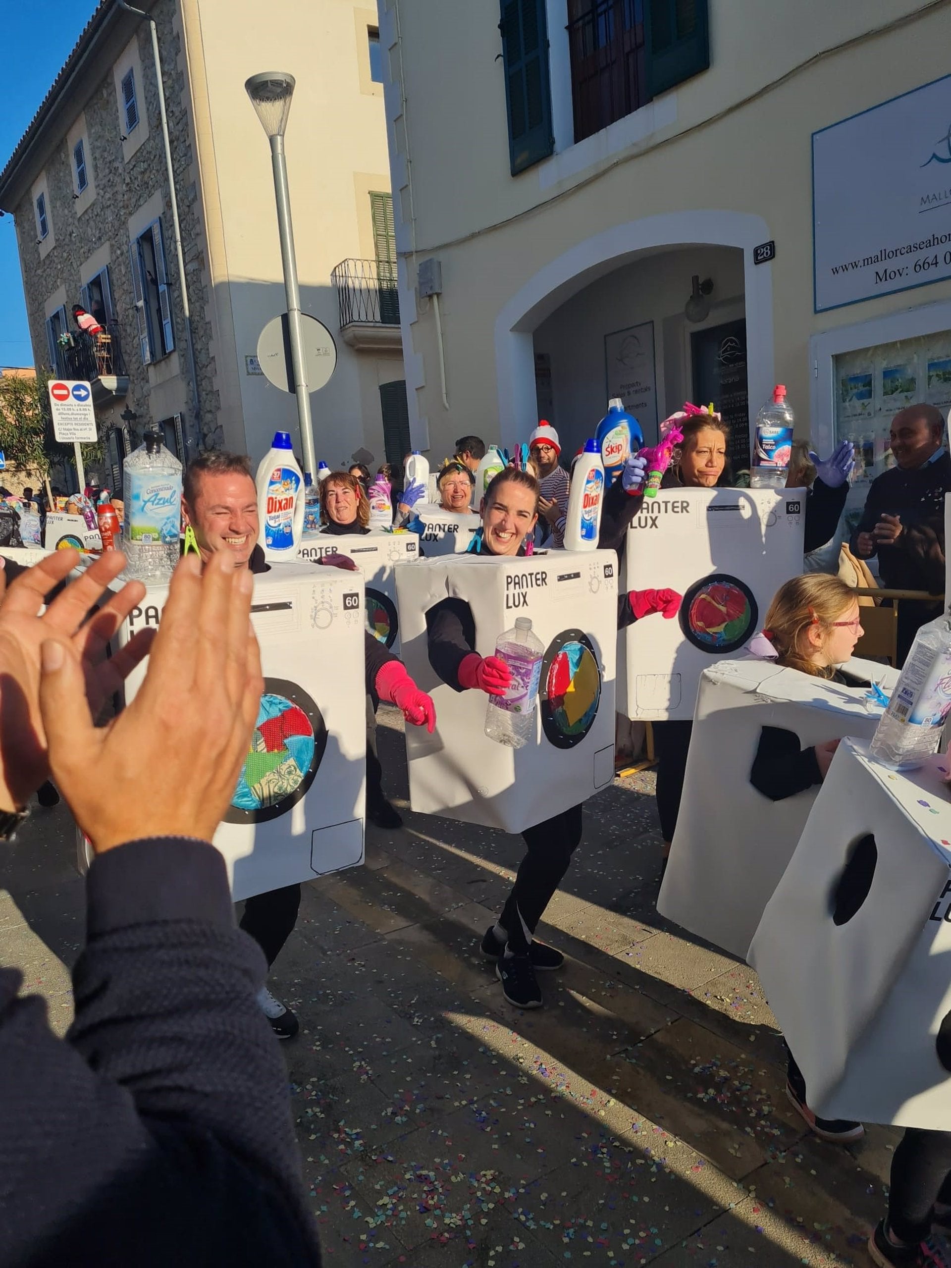 Sa Rua de Calvià reúne a unos 1.300 participantes y reparte más de 5.000 euros en premios Sa Rua de Calvià reúne a unos 1.300 participantes y reparte más de 5.000 euros en premios