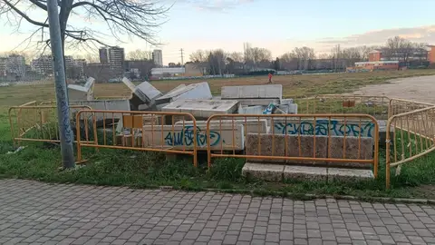 Vecinos de Reyes II reclaman al Ayuntamiento de Alcalá de Henares más atención para las calles del interior del Camino del Juncal Vecinos de Reyes II reclaman al Ayuntamiento de Alcalá de Henares más atención para las calles del interior del Camino del Juncal