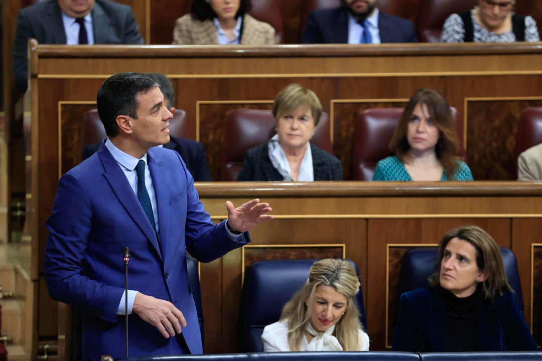 Pedro Sánchez se aferra al "gente de bien" de Feijóo para no responder sobre la ley del 'sí es sí' Pedro Sánchez se aferra al "gente de bien" de Feijóo para no responder sobre la ley del 'sí es sí'