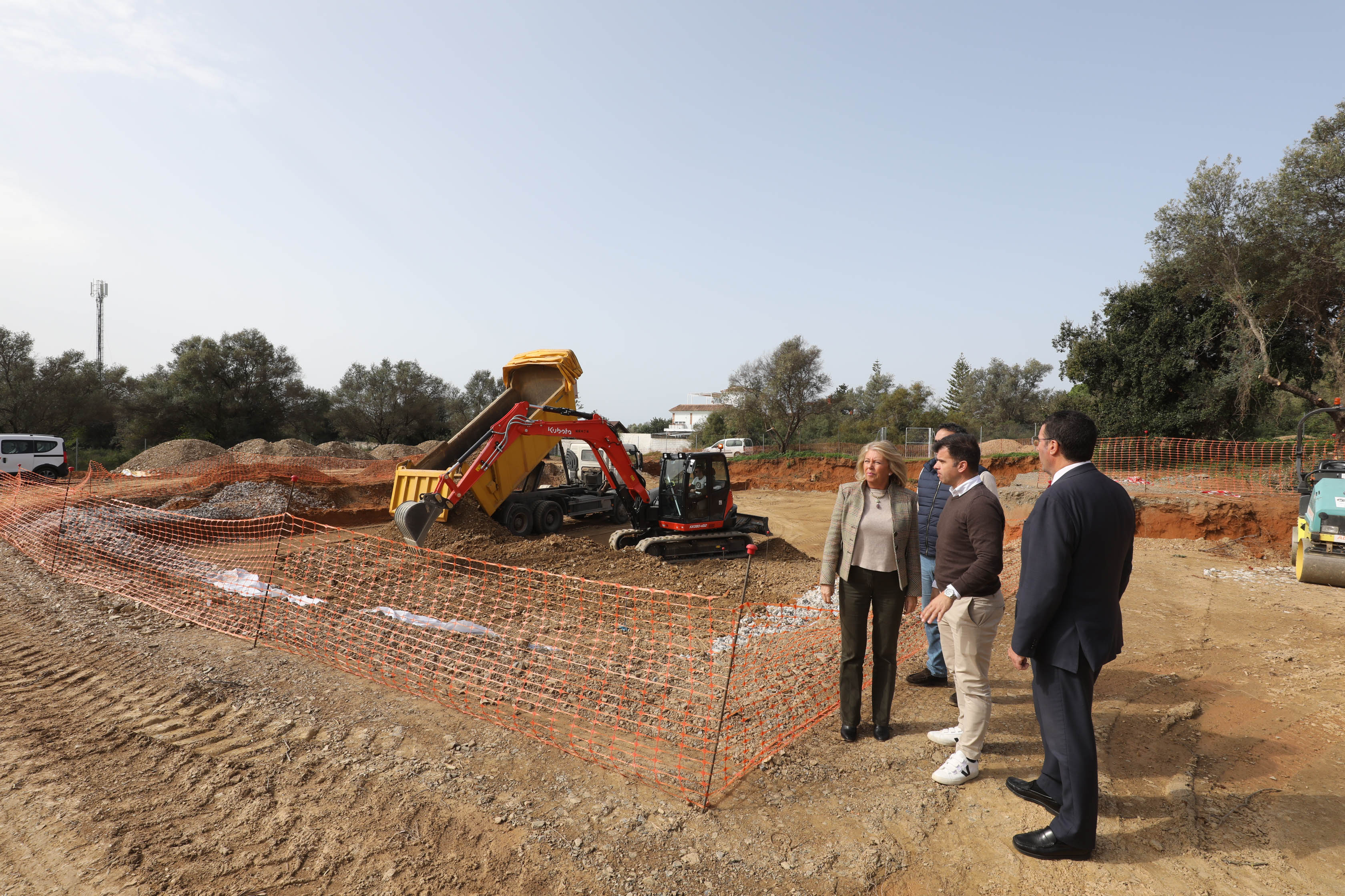 Comienza la construcción de la piscina municipal de Las Chapas Comienza la construcción de la piscina municipal de Las Chapas