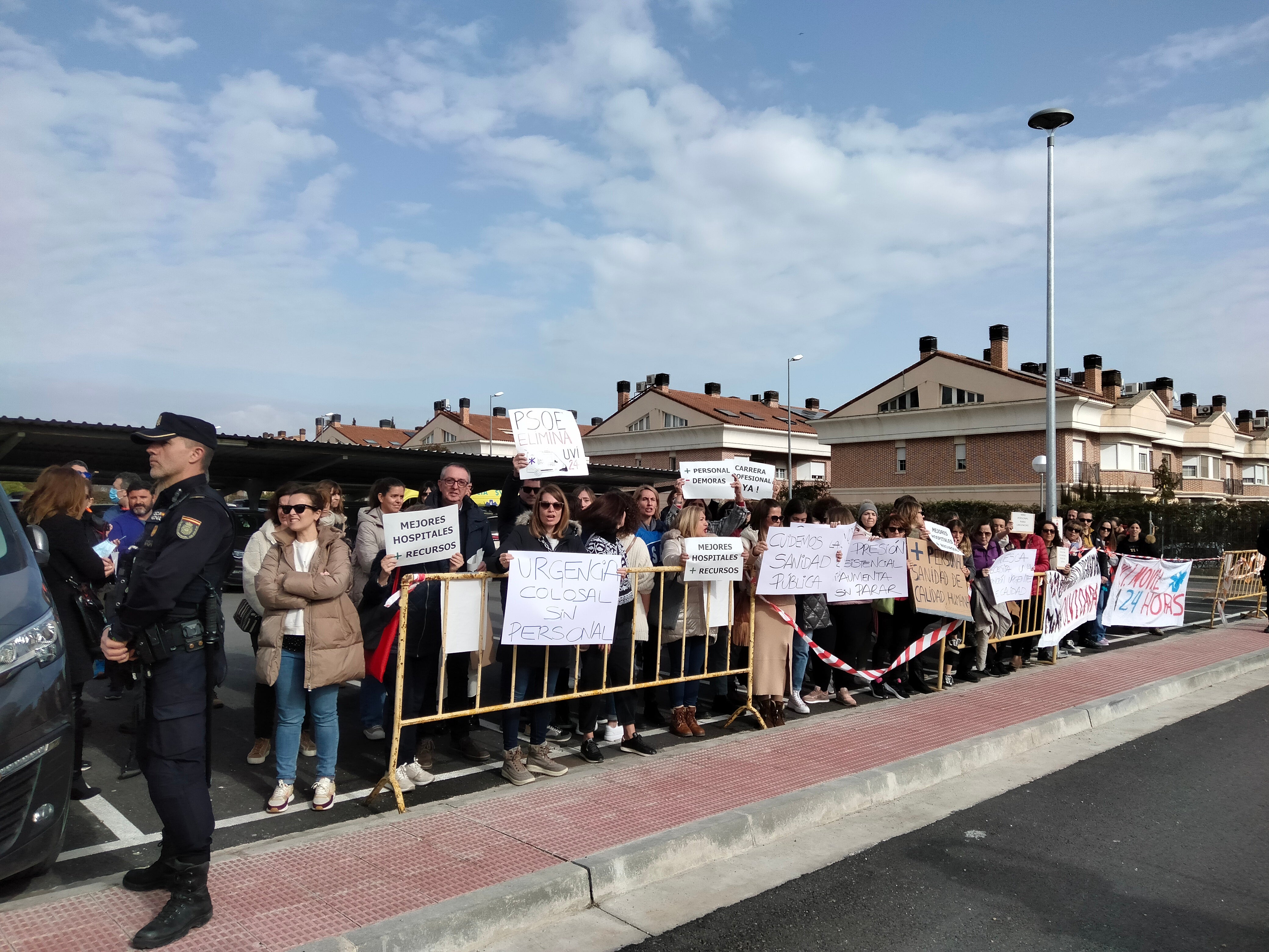 Los trabajadores de Urgencias protestan por la falta de personal Los trabajadores de Urgencias protestan por la falta de personal