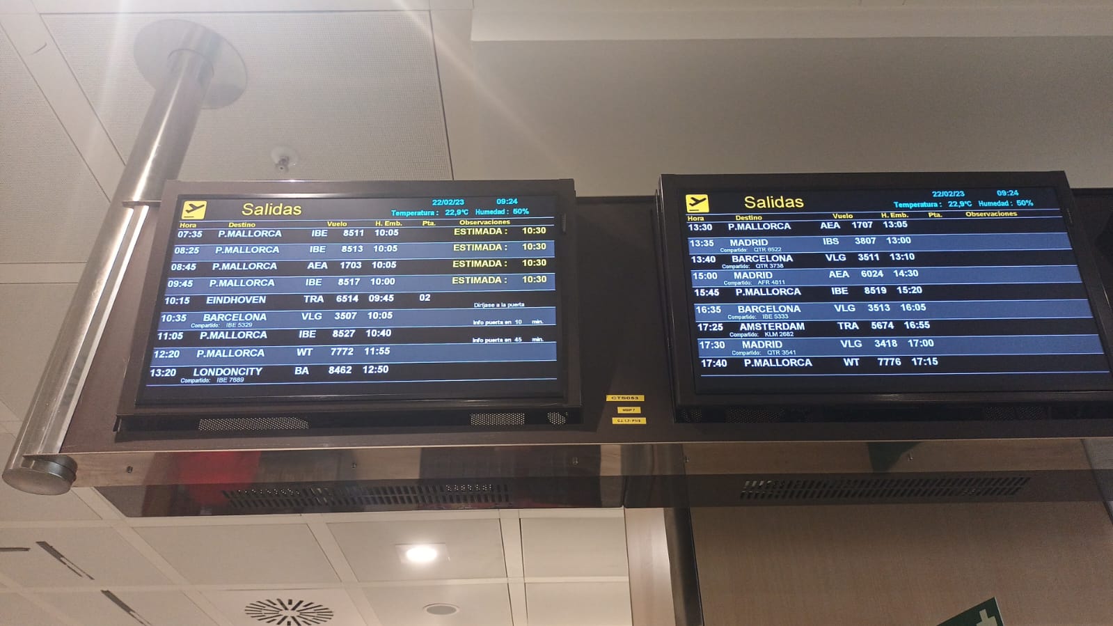 La densa niebla provoca la cancelación de ocho vuelos y retrasos de hasta tres horas en el aeropuerto de Son Sant Joan La densa niebla provoca la cancelación de ocho vuelos y retrasos de hasta tres horas en el aeropuerto de Son Sant Joan