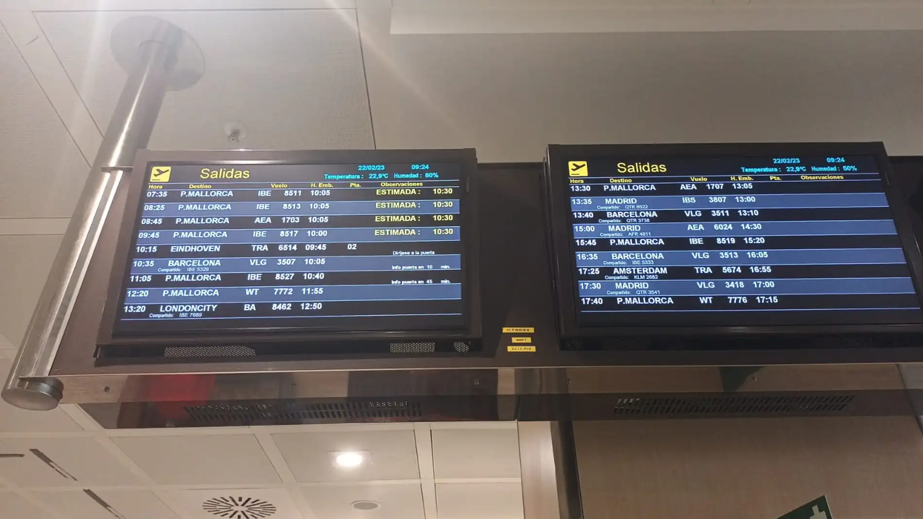 La densa niebla provoca la cancelación de ocho vuelos y retrasos de hasta tres horas en el aeropuerto de Son Sant Joan.