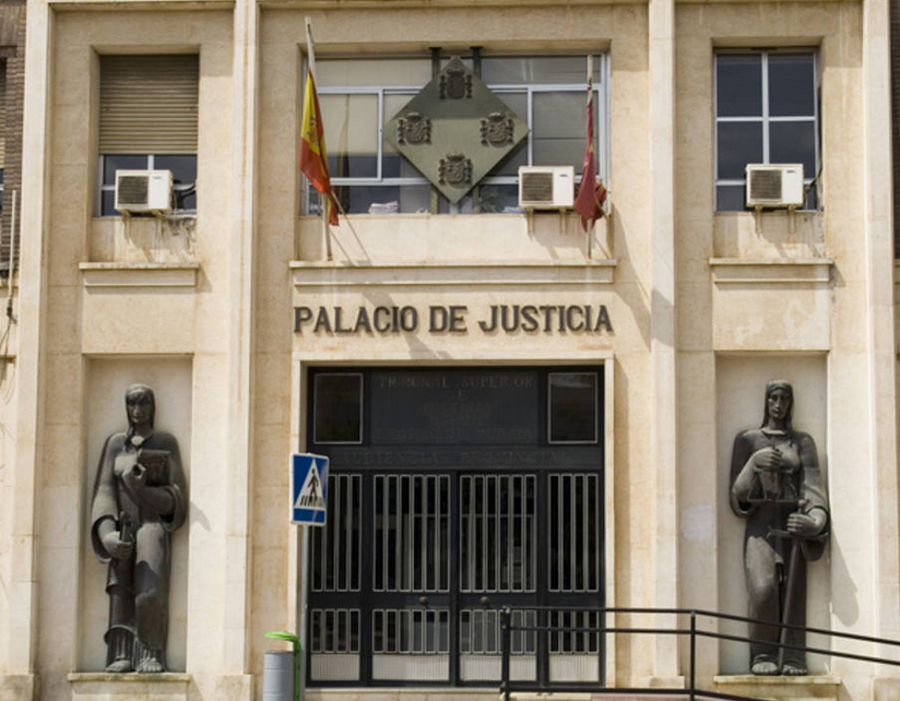 El TSJ reduce un año la pena de prisión a la condenada por apuñalar a su esposo en San Pedro al apreciar una atenuante de confesión El TSJ reduce un año la pena de prisión a la condenada por apuñalar a su esposo en San Pedro al apreciar una atenuante de confesión