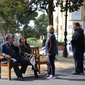 Patricia Cavada acompañada por vecinos en la reinauguración de este parque Patricia Cavada acompañada por vecinos en la reinauguración de este parque