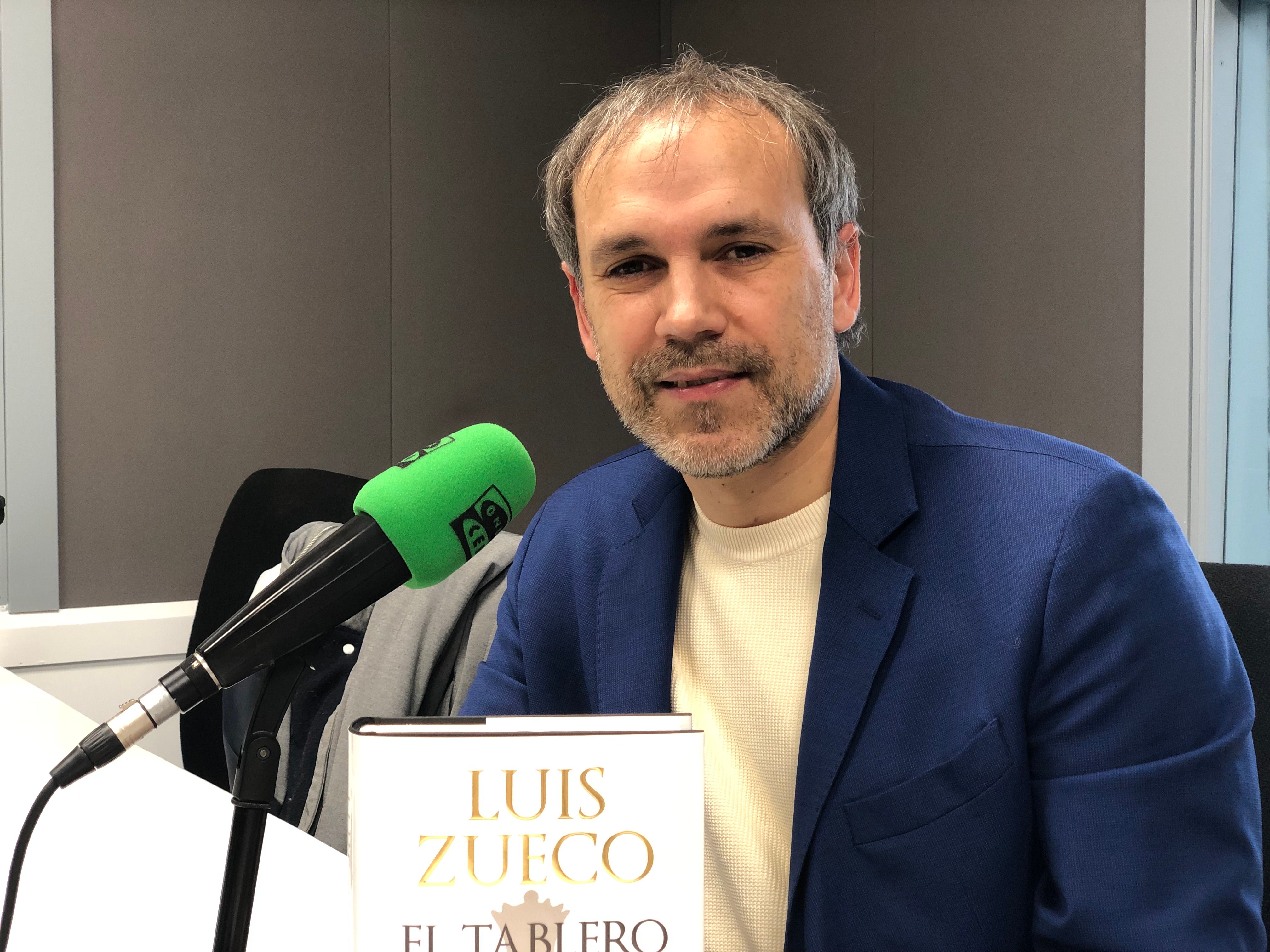 "El tablero de la reina" donde la vida en la Corte es como una partida de ajedrez "El tablero de la reina" donde la vida en la Corte es como una partida de ajedrez