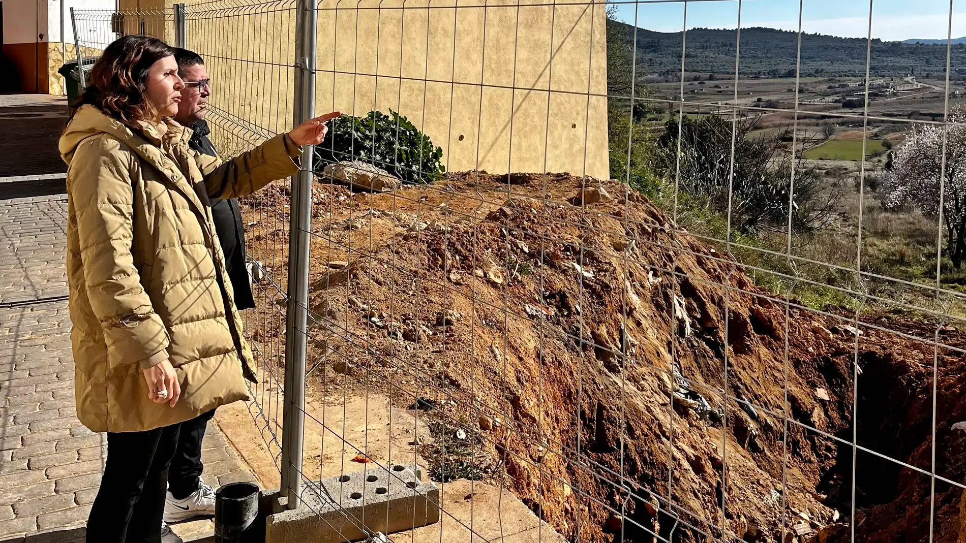 Canet lo Roig denuncia que los vecinos tengan que recibir el agua en cubas tres meses después del temporal Canet lo Roig denuncia que los vecinos tengan que recibir el agua en cubas tres meses después del temporal