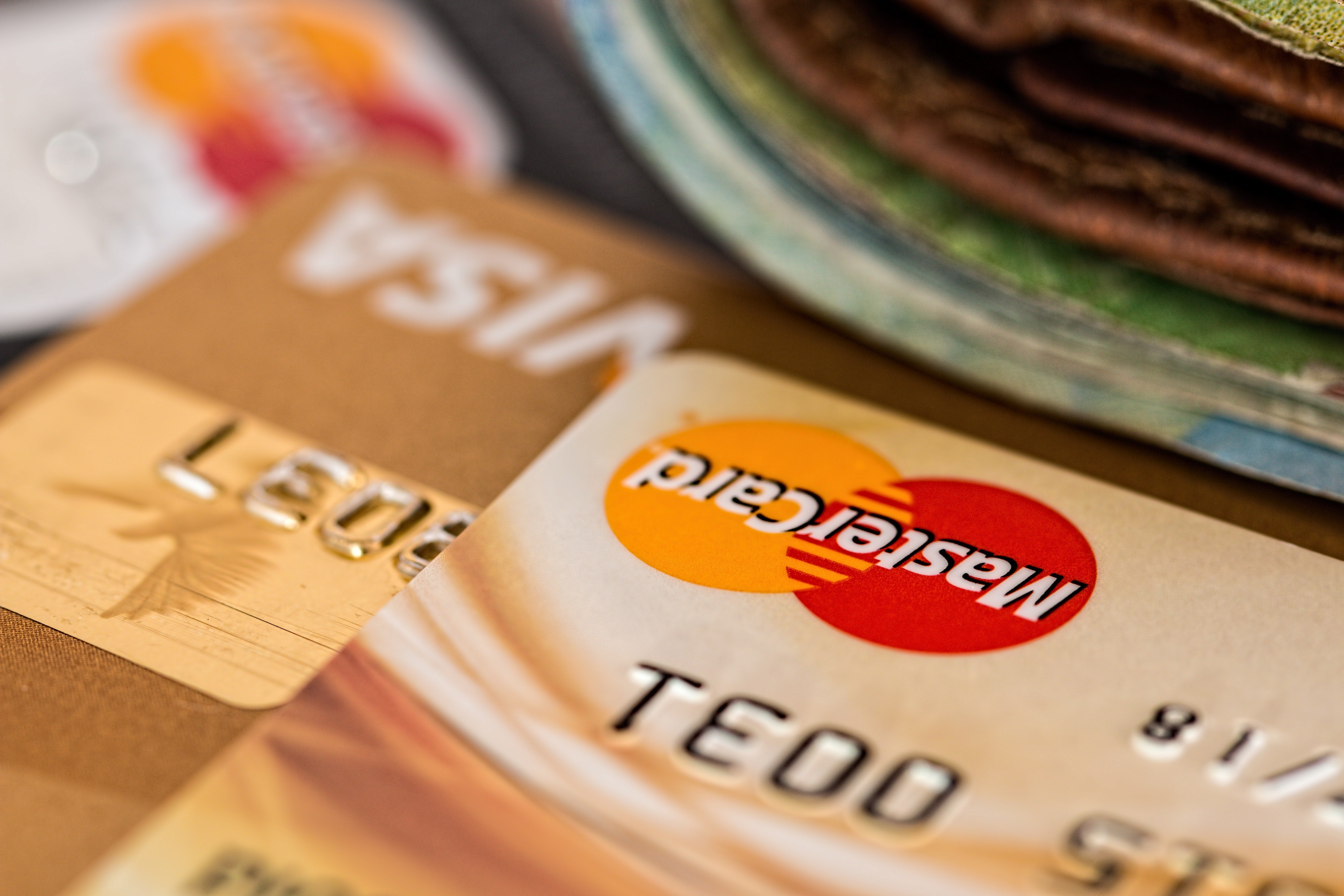 El Supremo da la razón a la banca y dice que un 23,9% de interés en una tarjeta "revolving" no es usura El Supremo da la razón a la banca y dice que un 23,9% de interés en una tarjeta "revolving" no es usura
