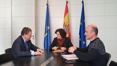 21-02-2023 Alfredo Canteli junto a la Consejera de Cultura, Berta Pi&ntilde;&aacute;n, y el Director general de Patrimonio, Pablo Le&oacute;n